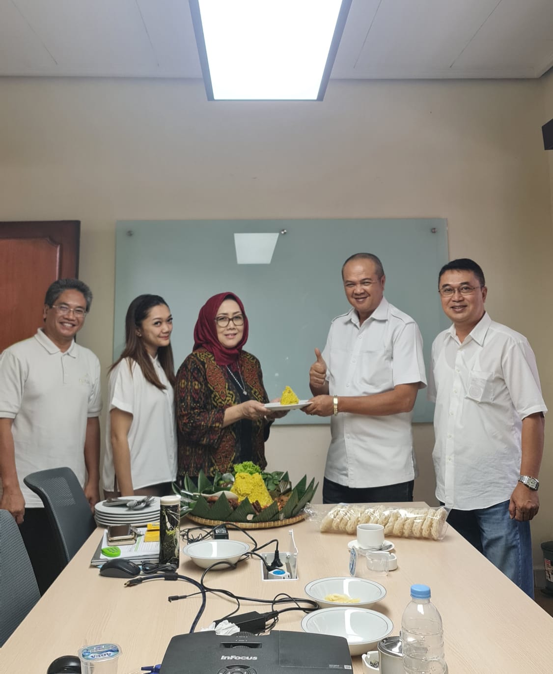 Tasyakuran Hari Ulang Tahun Bapak Dr. Gagan Sugandi, MM. (Komisaris Utama) dan Ibu Teny Sugantini (Pejabat Eksekutif) di Kantor BPRTAS